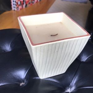 Vanilla candle in ceramic holder